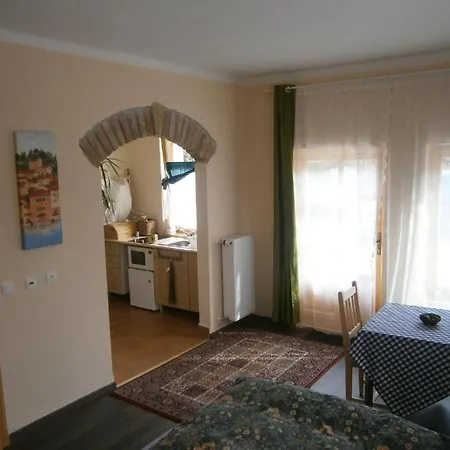 Rozsakert Bed & Breakfast Romhany