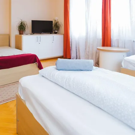 Rozsakert Bed & Breakfast *